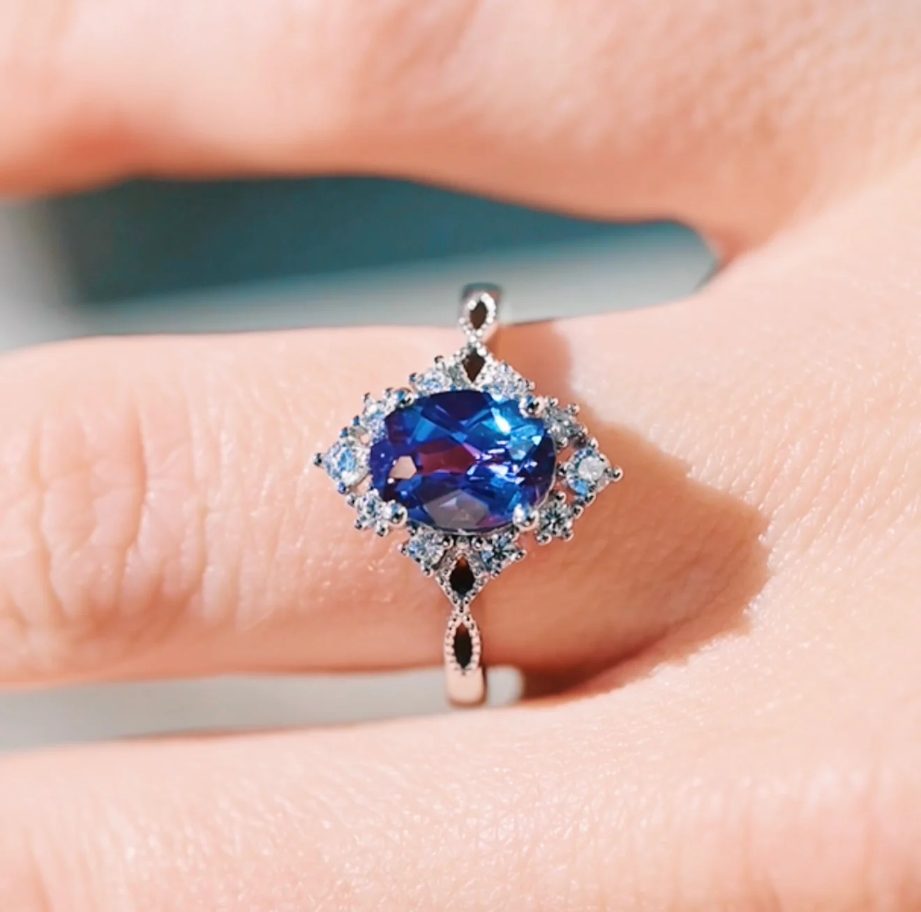 Nesta Vintage Alexandrite Ring in Sterling Silver - Image 5