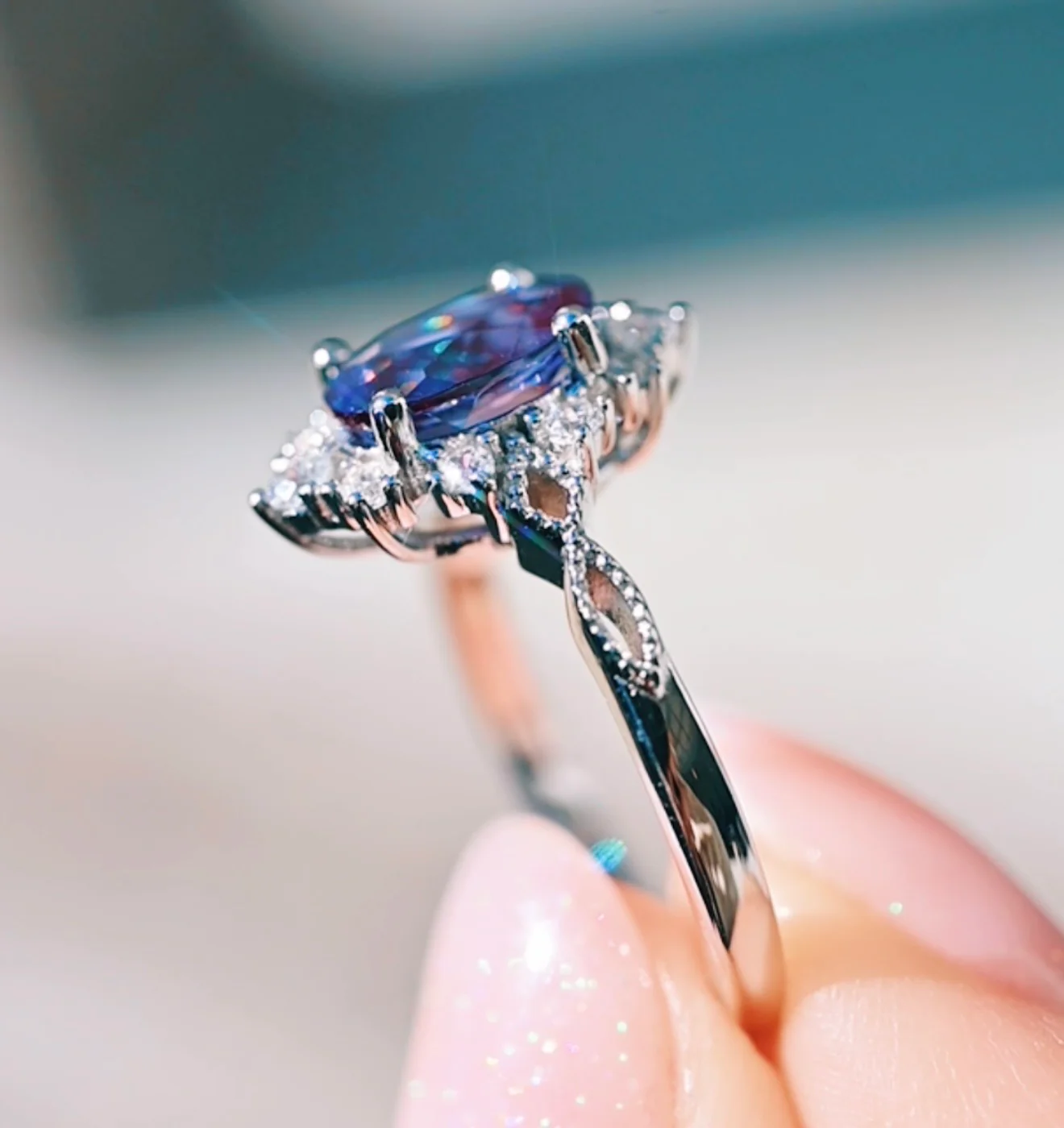 Nesta Vintage Alexandrite Ring in Sterling Silver - Image 7