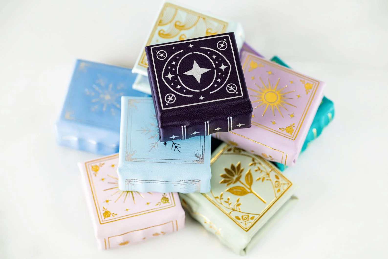 Winter Court Leather Book Ring Box – Glacier Mist Edition (Small) - Image 4