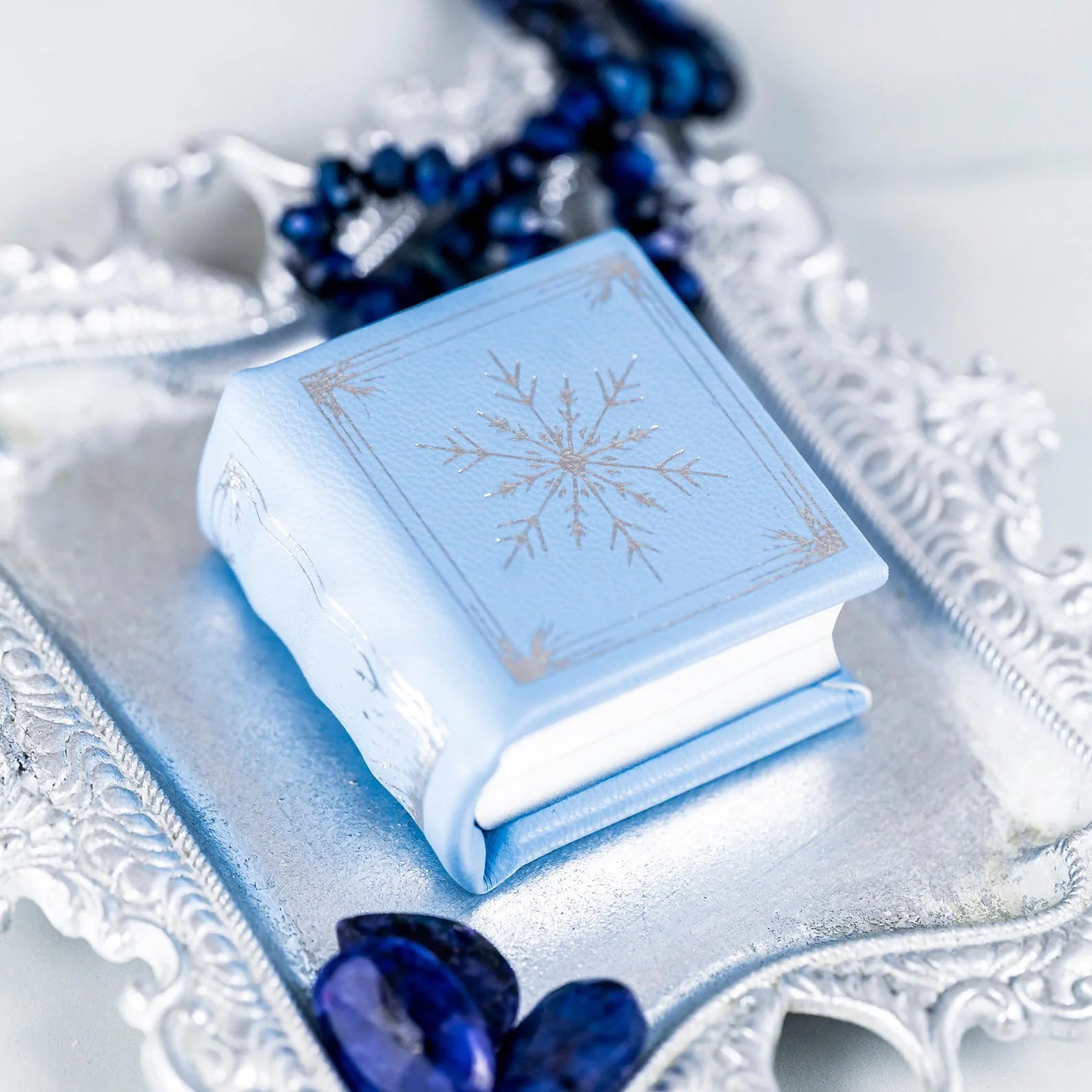 Winter Court Leather Book Ring Box – Frost Sky Edition (Small) - Image 7
